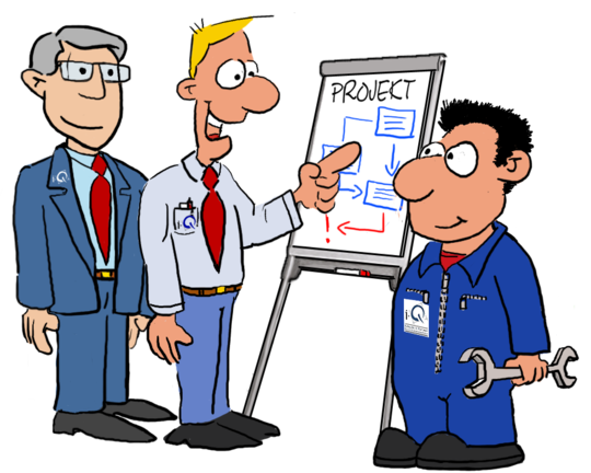 FuSi-Cartoon: Kleine i-Q-Mitarbeiter - Ingenieur, Chef und Arbeiter am Flipchart - © i-Q Schacht & Kollegen Qualitätskonstruktion GmbH